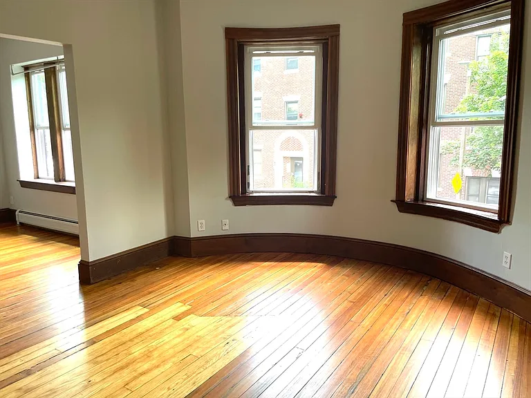 28 Montebello Rd #2 — Photo 4
