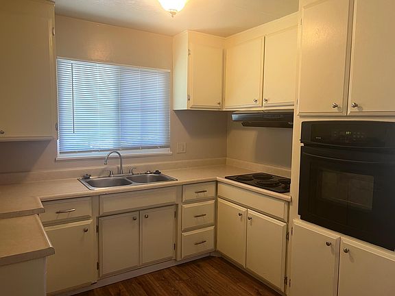 4th image of 254 Hemlock St
