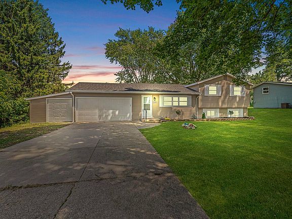 4th image of 52680 Walsingham Ln
