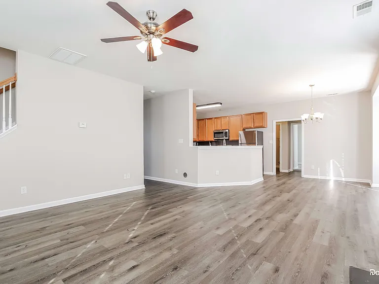 10202 Hawkeye Dr — Photo 3