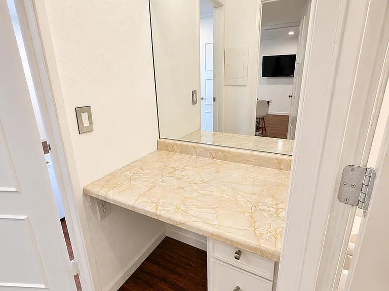 1351 N Orange Dr — Photo 34