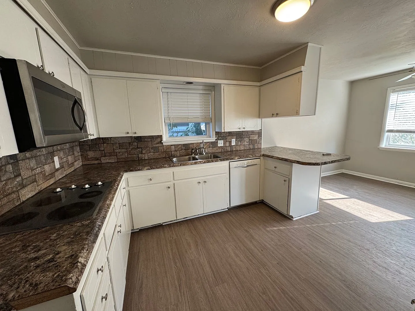 3 Bed 2 Bath, 2 Car Garage — Photo 4