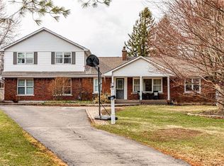 220 Colleen Cres, Hamilton, ON L9G 1J4