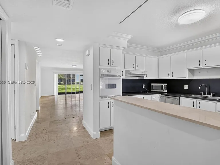 359 Lakeview Dr #102 — Photo 3