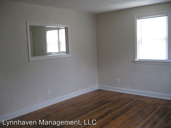 3rd image of 9247 Buckman Ave