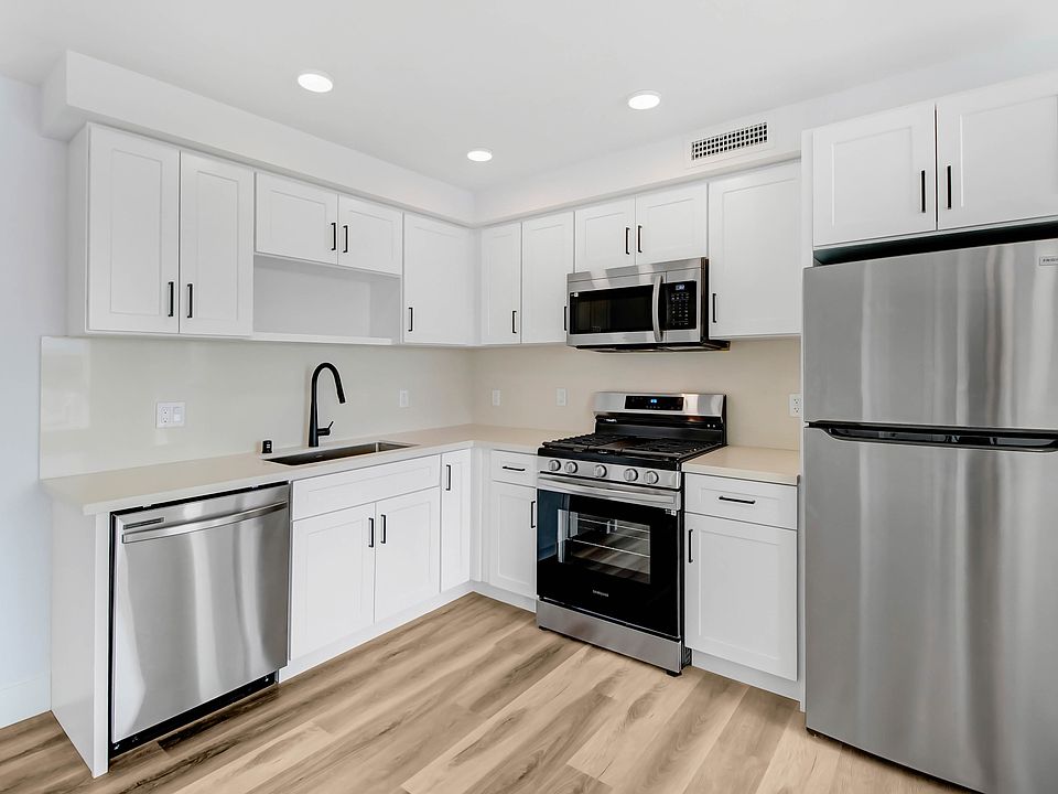 1st image of 5400 Carpenter Ave #205