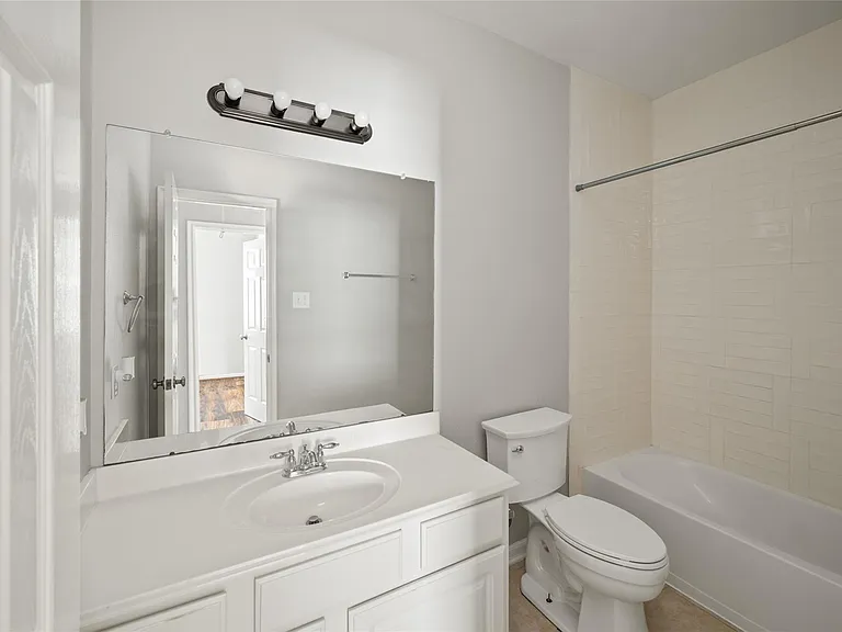 7414 Sabinal Creek Dr — Photo 29
