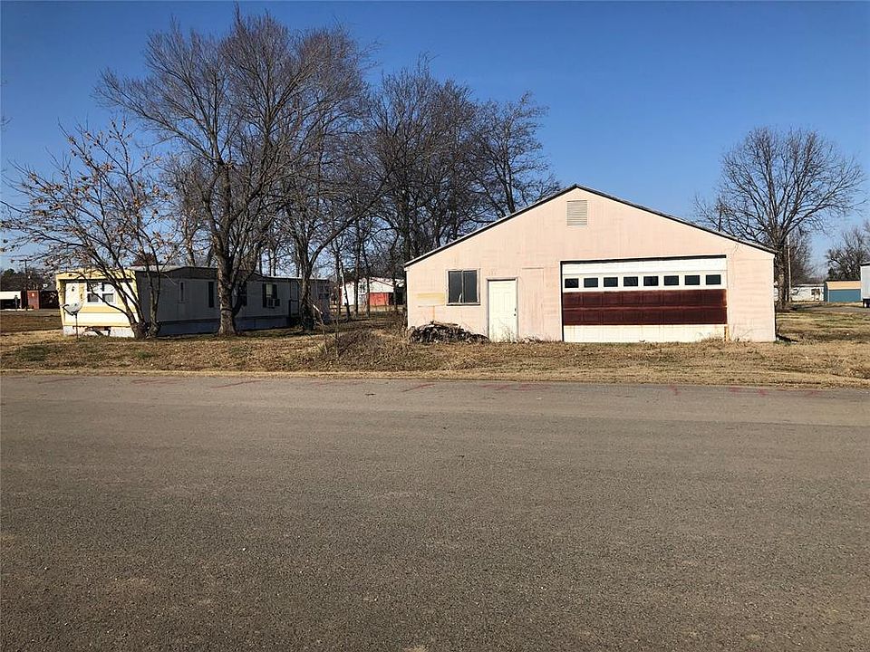 2nd image of 105 E Muskogee Ave