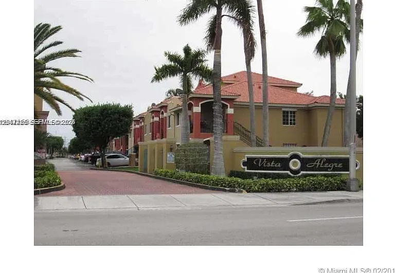 15400 SW 134th Pl #404 — Photo 1