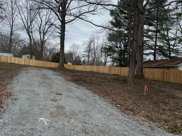 7076 Highland Trl E, Hillsboro, OH 45133