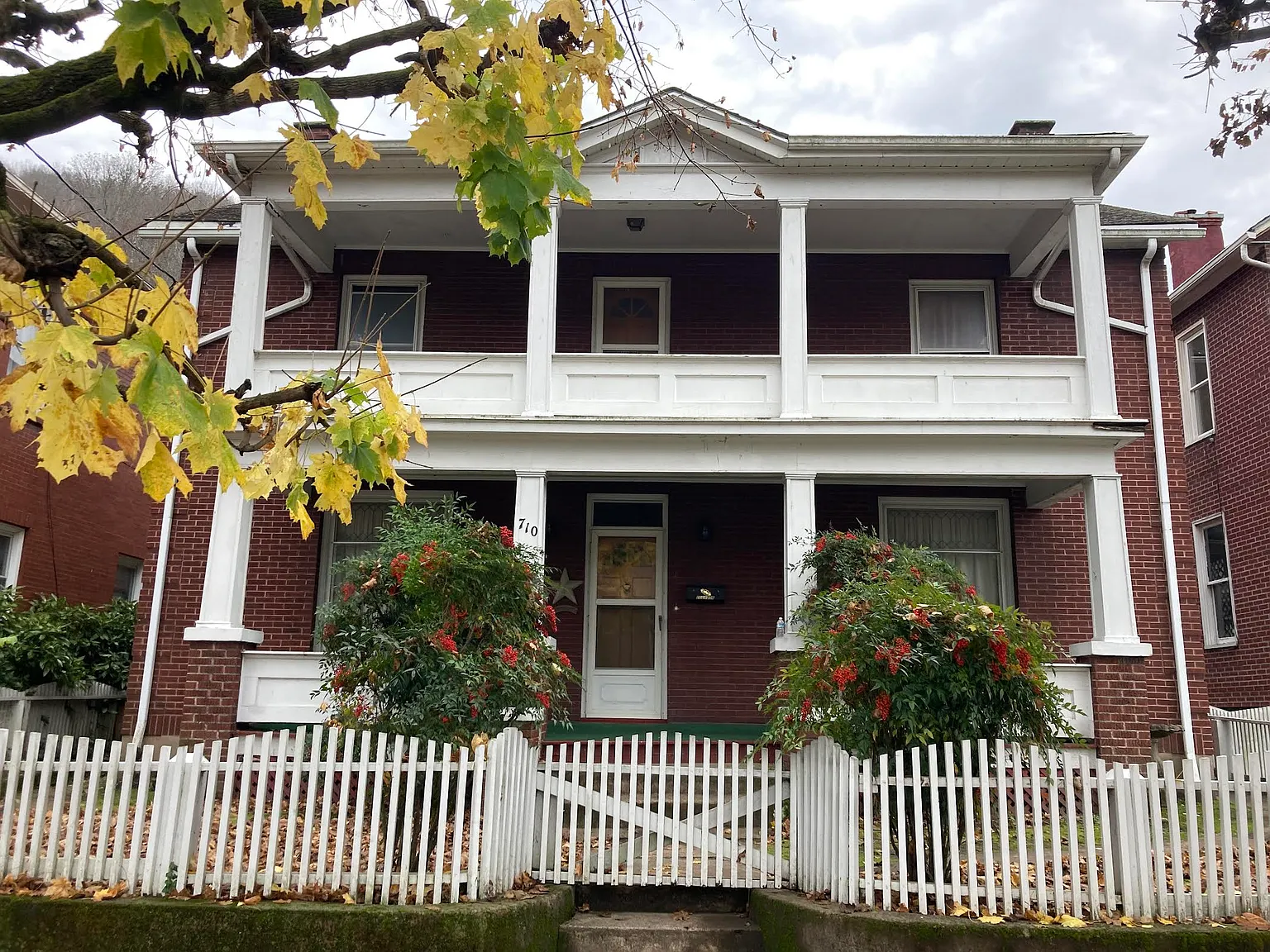 710 Temple Street, Hinton WV — Photo 1