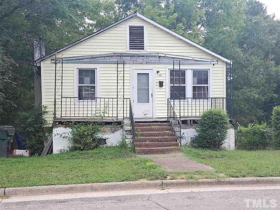 2nd image of 702 Quarry St
