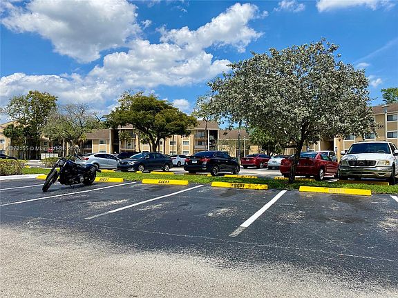 5th image of 450 Palm Cir W APT 207