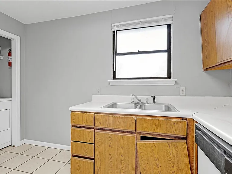 1666 Pepper Dr — Photo 10