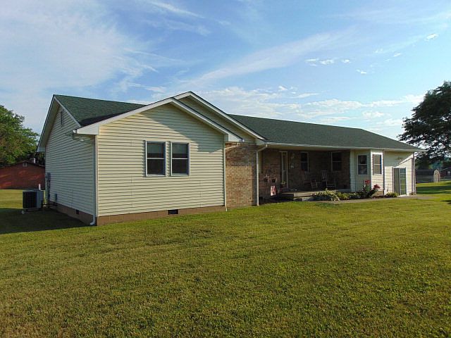 1st image of 387 Greenwood Dr