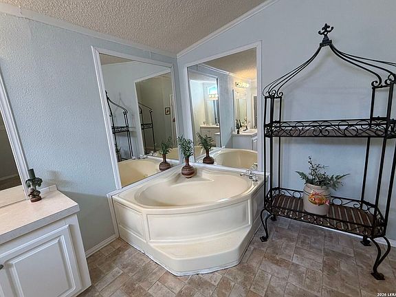 5th image of 450 Hancock