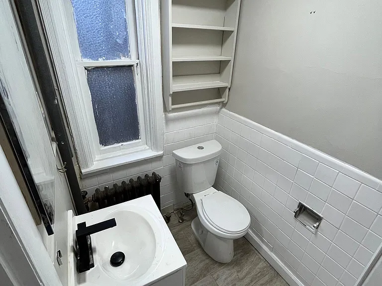 264 Forster St #2R — Photo 7