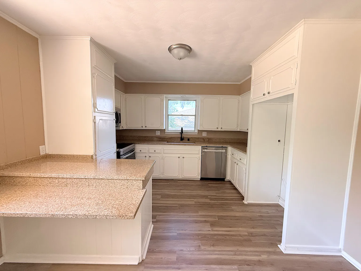 3 bed, 1432 sqft, $1,750 — Photo 3