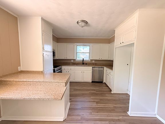 3rd image of 1336 Crestview Dr