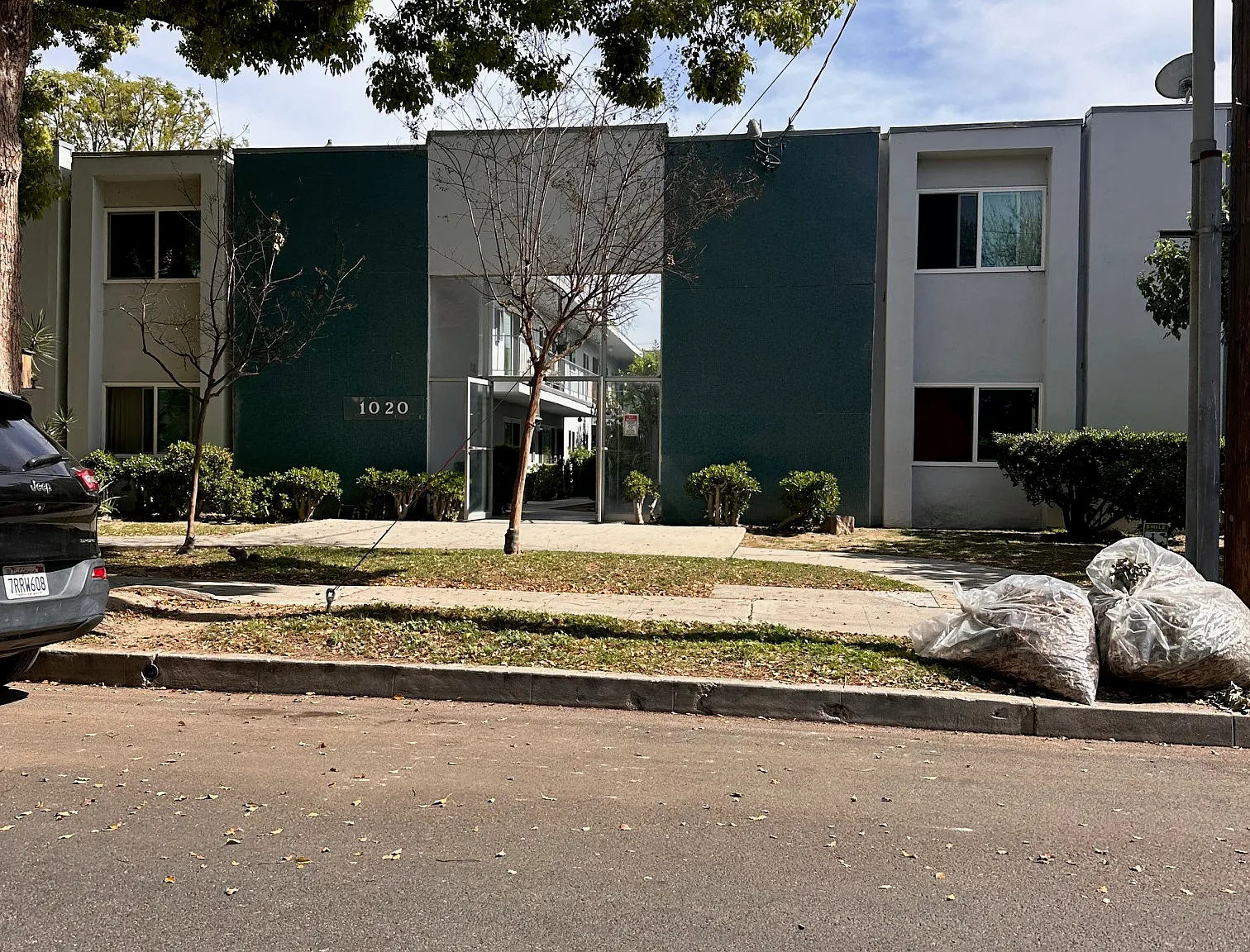 3 bed, 1100 sqft, $3,000 — Photo 1