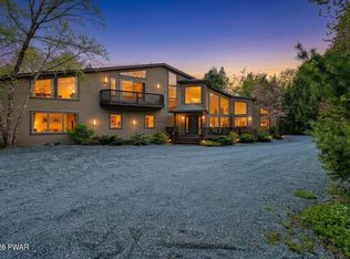 804 Ranch Ct, Hawley, PA 18428