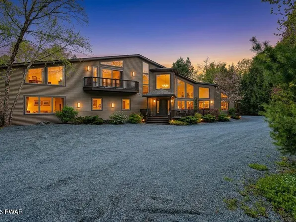 804 Ranch Ct, Hawley, PA 18428