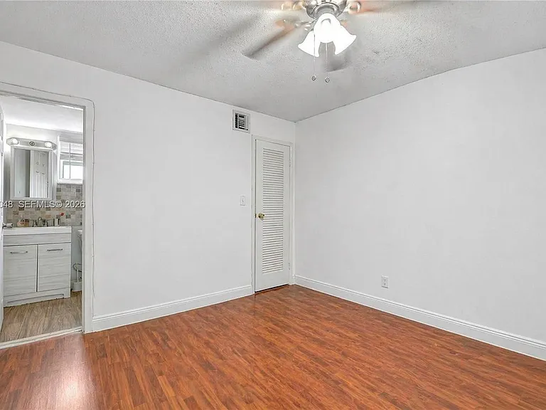 4121 NW 26th St #T16 — Photo 10