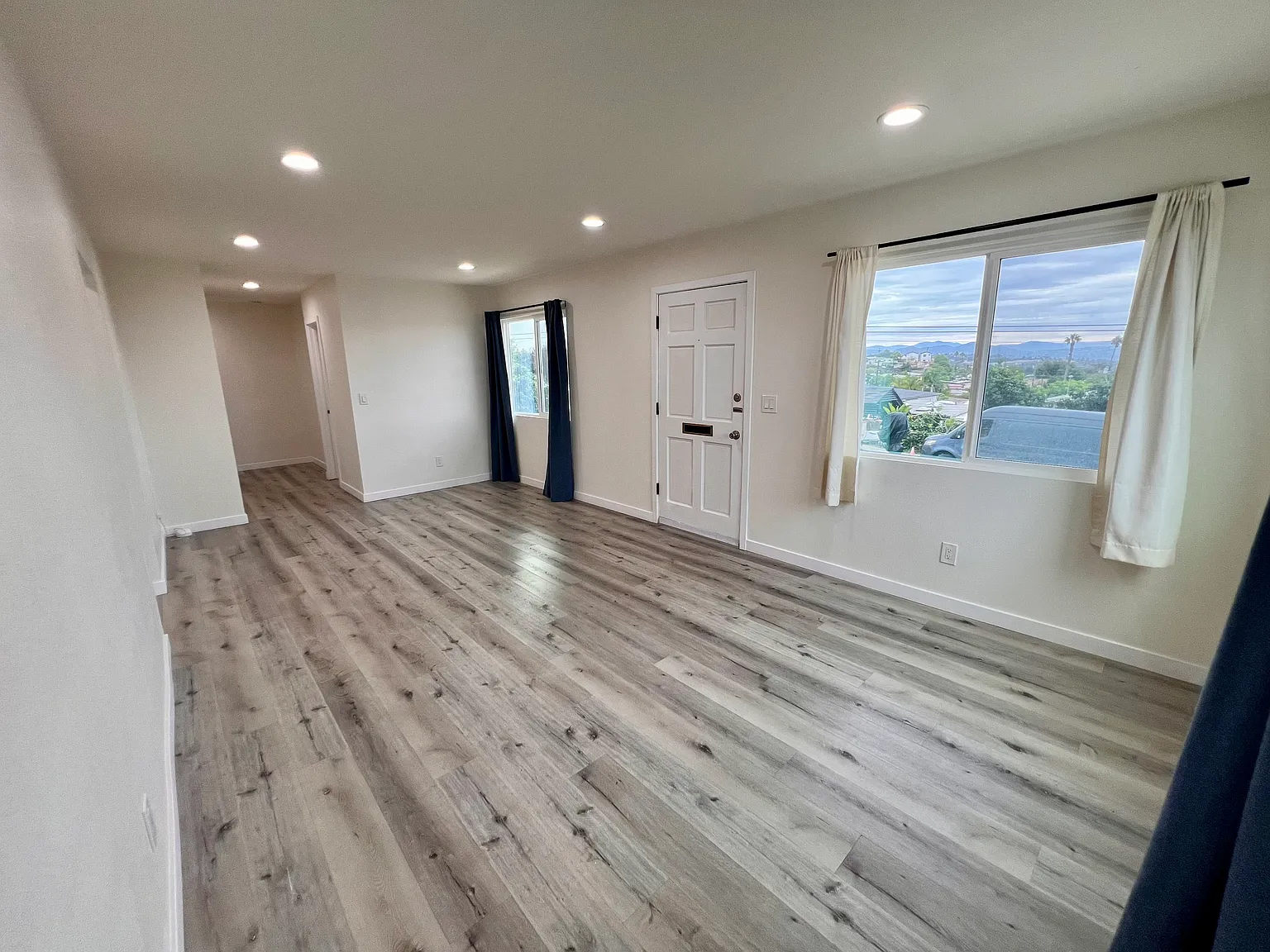 3 bed, 1125 sqft, $3,595 — Photo 3