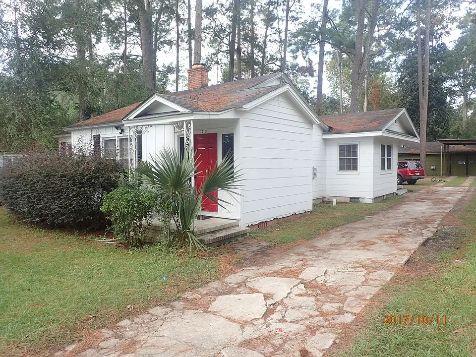 1516 Iola Dr
