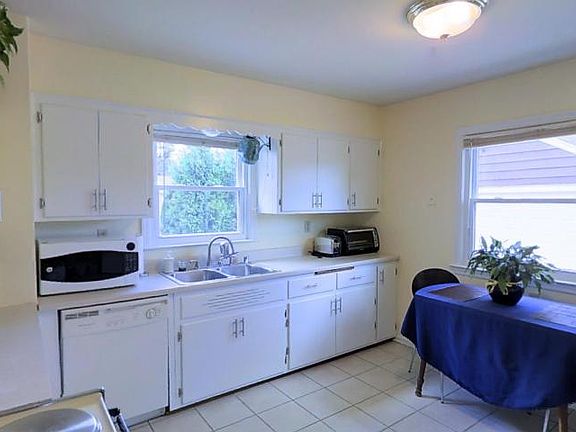 4th image of 557 N 107th St