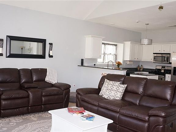3rd image of 1125 Bayside Dr
