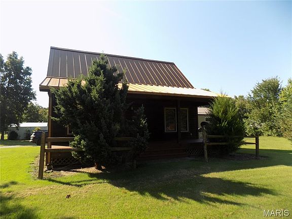 3rd image of 1308 Lake Dr