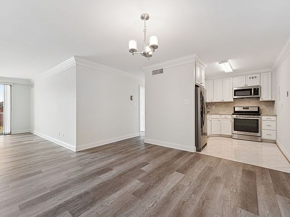 5th image of 4977 Battery Ln APT 612