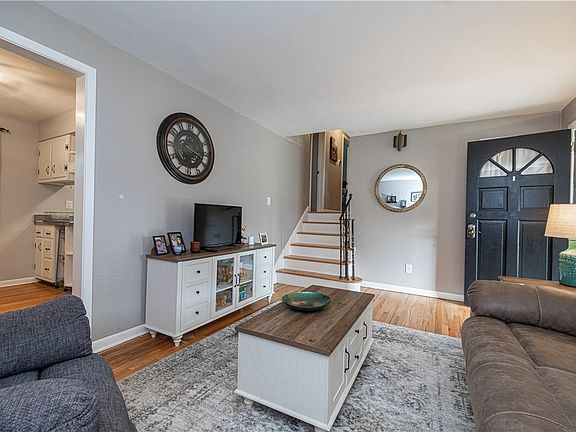 4th image of 1626 Hybla St