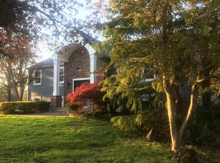 11 Tory Ct, Colts Neck, NJ 07722