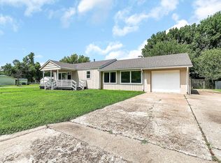 1721 Ritchie St, Winfield, KS 67156