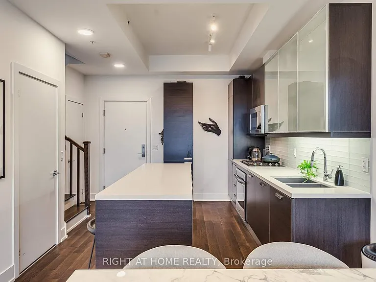 66 Kippendavie Ave #409 — Photo 4
