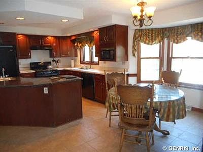 4th image of 10 Sibleyville Ln