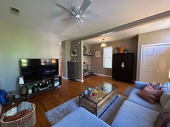 4th image of 2117 W Cortland St #2