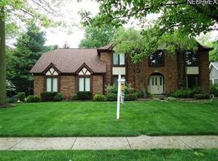 6198 Sandpiper Ln, North Olmsted, OH 44070