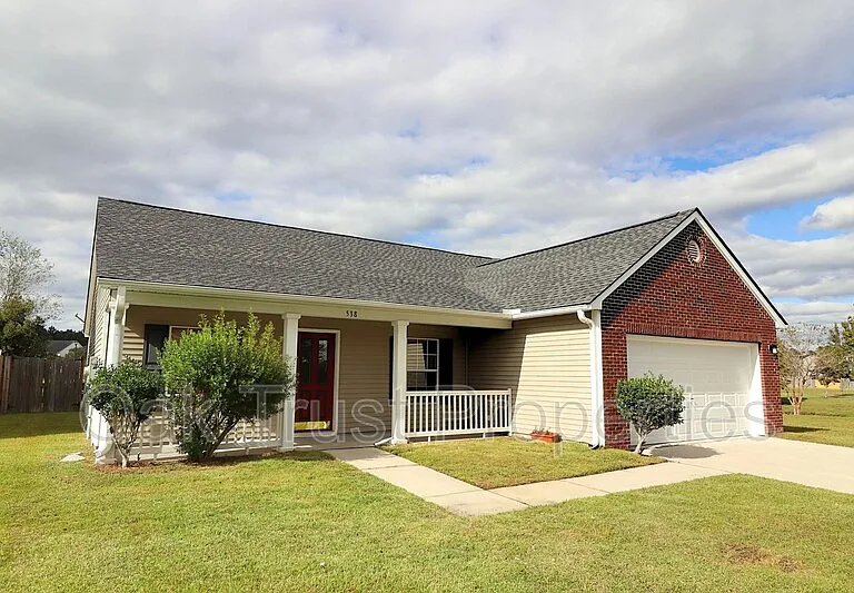 538 Holiday Dr — Photo 2