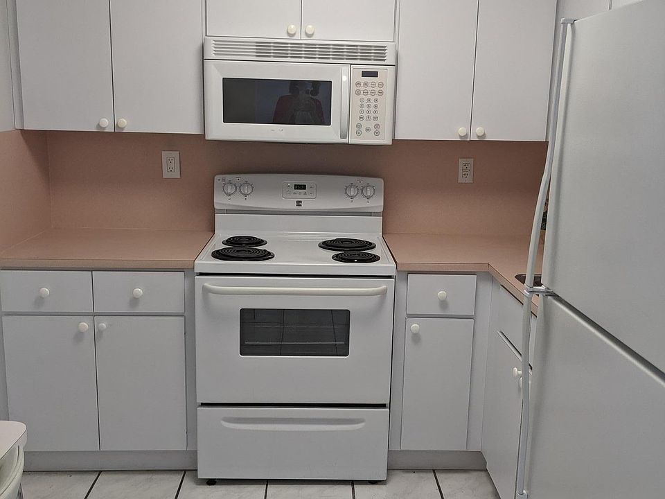 1st image of 6200 W Flagler St APT 205