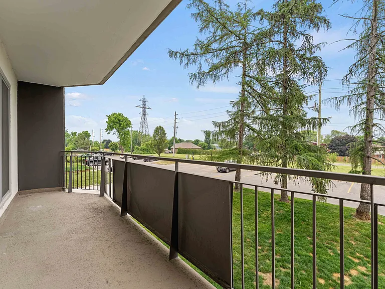 15 Sympatica Cres — Photo 22