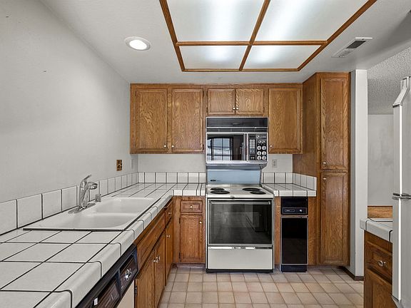 2nd image of 1559 Apache Dr Unit B