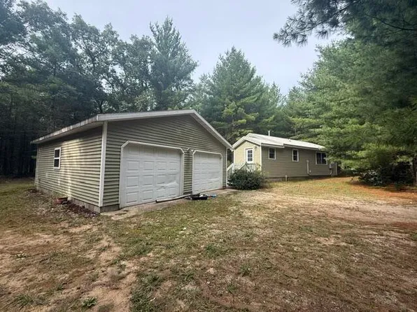 4425 S Putnam Lake Dr, Baldwin, MI 49304
