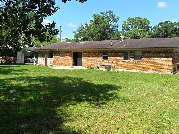 3rd image of 132 SE Olustee Ave