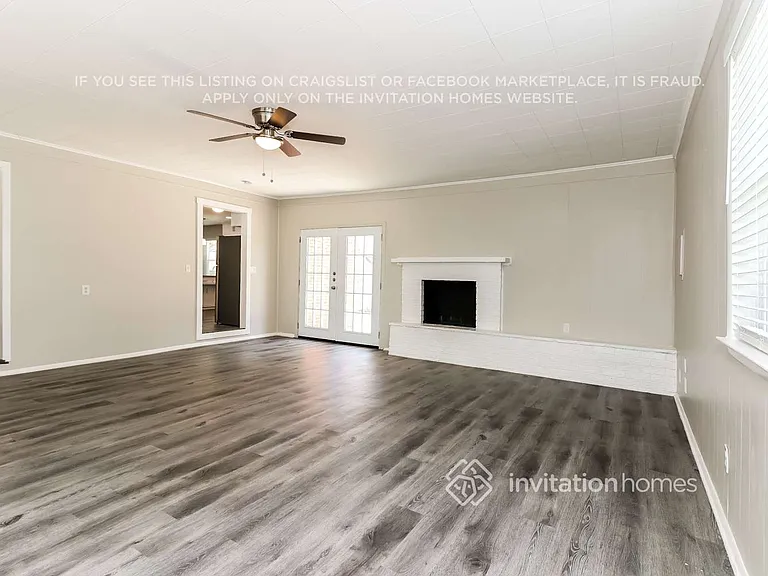 310 E Huitt Ln — Photo 3