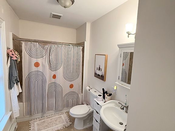 4th image of 254 Danforth St #1