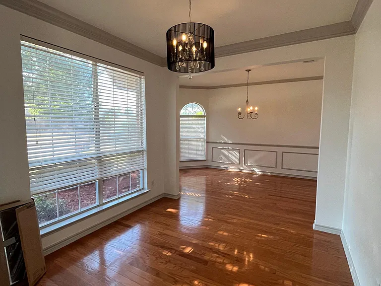 1200 Oakley Dr — Photo 3