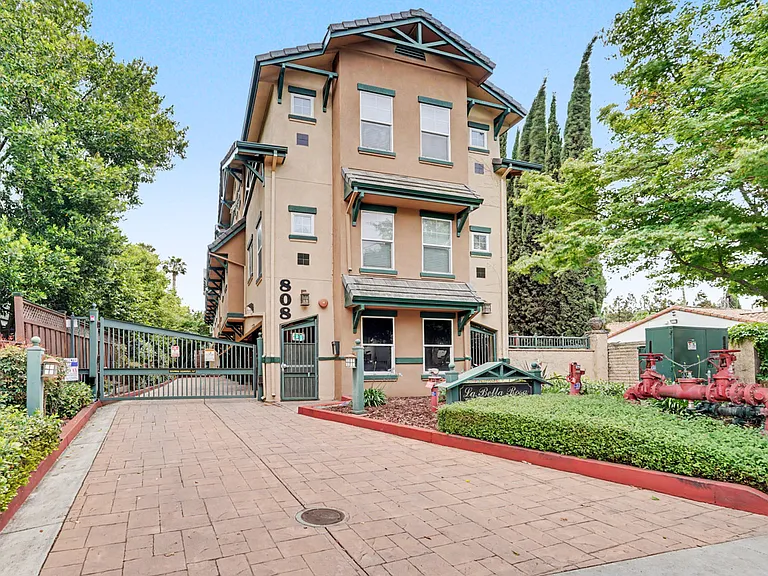 808 Lenzen Ave #107 — Photo 37